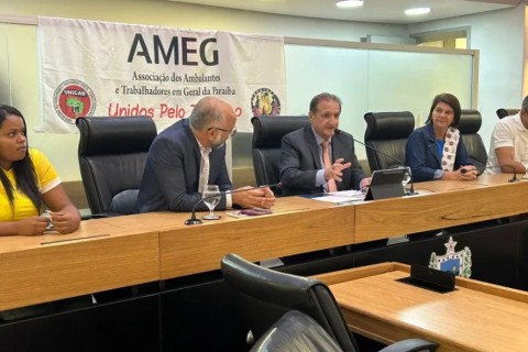 Sessão especial discute organização do trabalho dos ambulantes