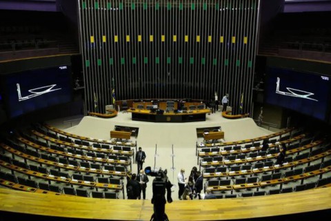 Mulher vítima de estupro pode ter pena maior que estuprador em caso de aborto, segundo projeto