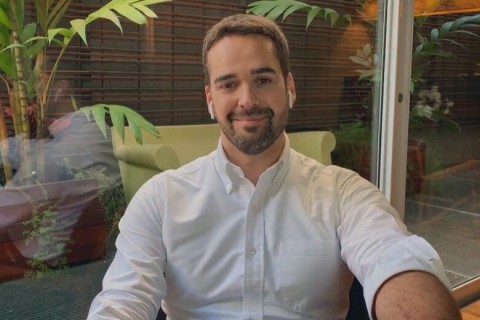 Eduardo Leite pede desculpas após comentário sobre doações ao RS: ‘Não tive a intenção de inibir ou desprezar’