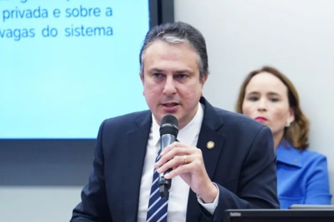 Camilo Santana lança em JP programa que libera incentivo financeiros a estudantes
