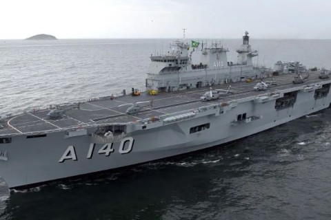 Marinha envia maior navio de guerra da América Latina para o Rio Grande do Sul