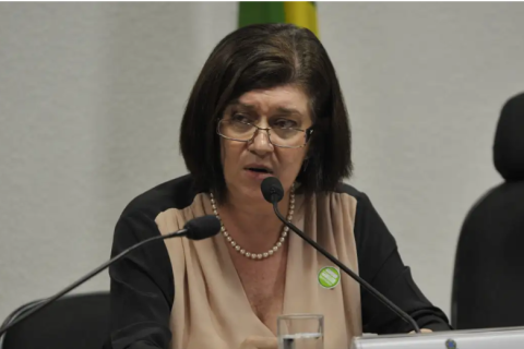 Nova presidente da Petrobras troca três dos oito diretores da estatal