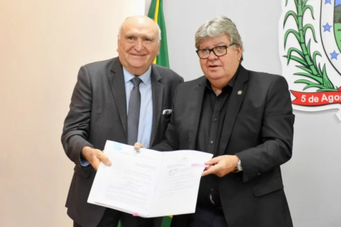 João Azevêdo assina PCCR e Lei Orgânica do TCE e instituição celebra conquistas