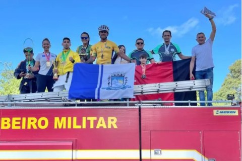 Atletas de Patos são homenageados em desfile por conquistas nacionais e internacionais