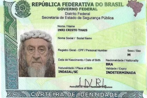 Homem que diz ser reencarnação de Jesus consegue mudar nome oficial para Inri Cristo