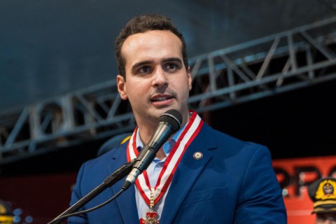 Lucas Ribeiro participa de formatura do Corpo de Bombeiros e homenageia equipe que atuou em resgate do RS