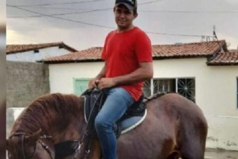 Acidente de carro deixa jovem morto em rodovia de Catingueira