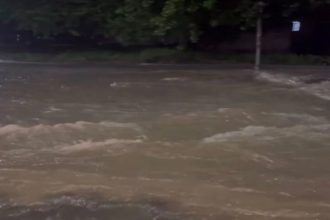 Chuva torrencial causa vários pontos de alagamento em Campina Grande - VEJA OS VÍDEOS