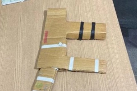 Homem é preso após roubar carro usando arma de papelão na Paraíba